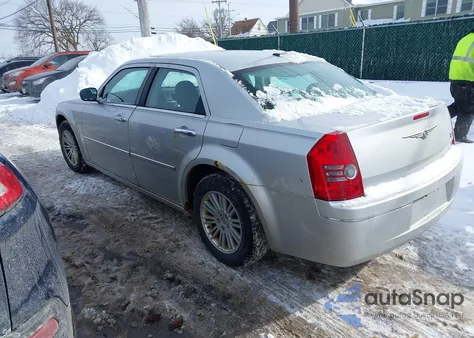 2010 Chrysler 300 Touring/Signature Series/Executive Series из США, поврежденный, VIN 2C3CA5CV5AH319748
